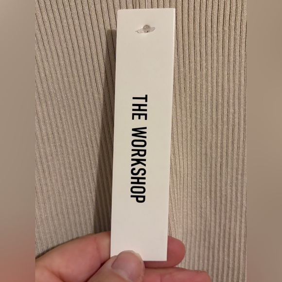 The Workshop Ribbed V-Neck Tank - Picture 4 of 13